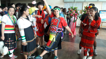 2016/11/20 Indigenous Costume Parade