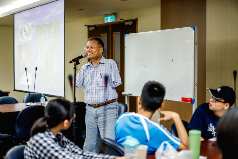 口足畫家謝坤山到長榮大學：勇敢接受考驗   學習成長