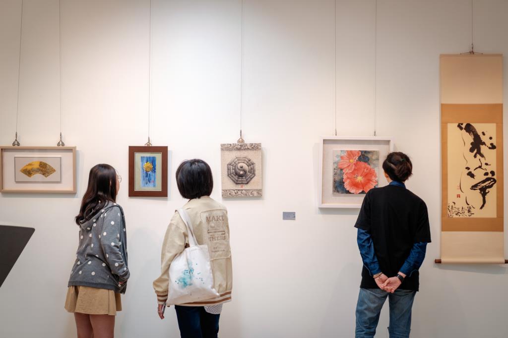 結合學術與市場   長榮大學書畫系秋季小品展「隱耀」