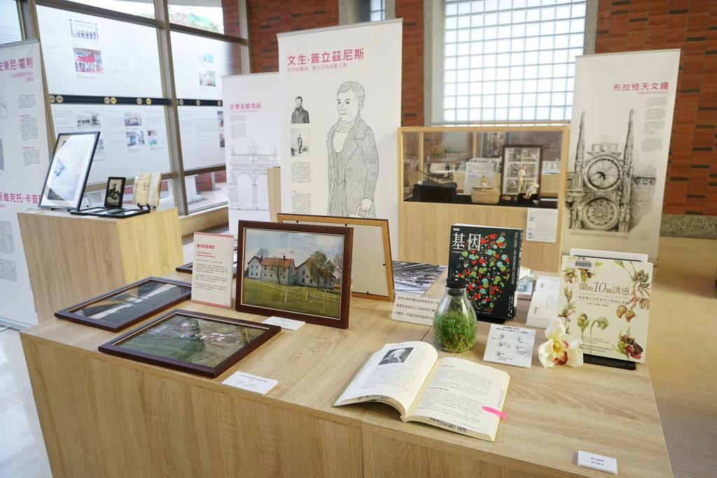 「科技豪『捷』─從孟德爾、保時捷到醫學家」巡迴展  17日起在長榮大學圖書館開展