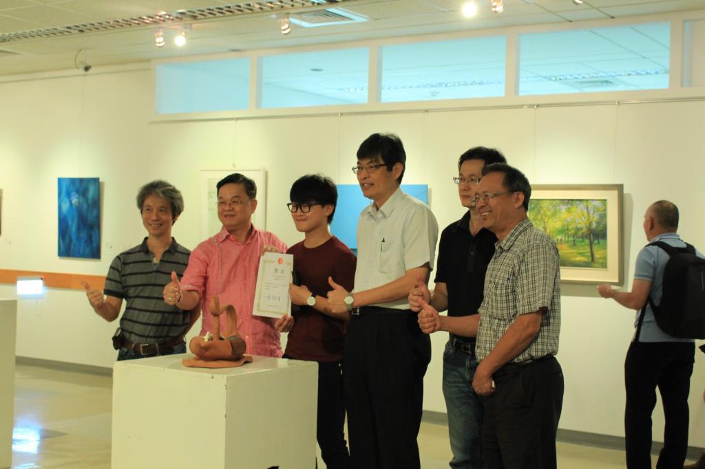 美術系107學年度系展 馬來西亞籍同學榮獲平面類及立體類第一名