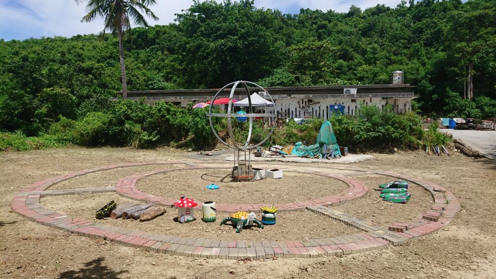 長榮大學國際生守護海龜的產卵棲地  以海洋廢棄物打造出在地裝置藝術