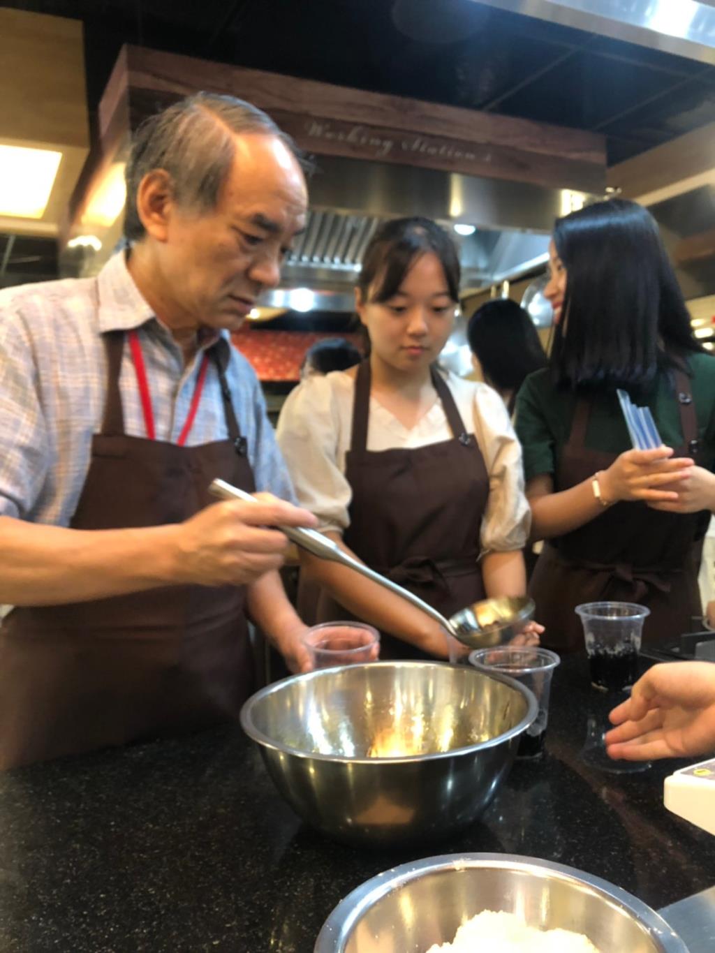 長榮大學華語文中心營隊活動   讓日人豐田功愛上華語