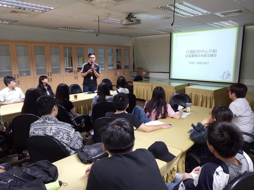 拓展生涯規劃 長榮大學健康心理學系參訪高雄市凱旋醫院自殺防治中心