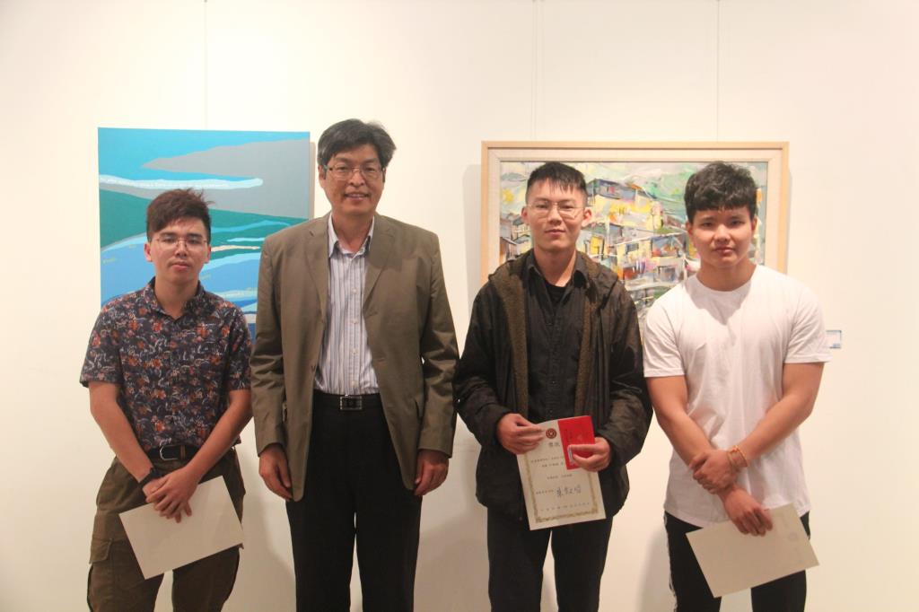 美術系師生系展 馬來西亞籍學生蟬聯平面類第一名