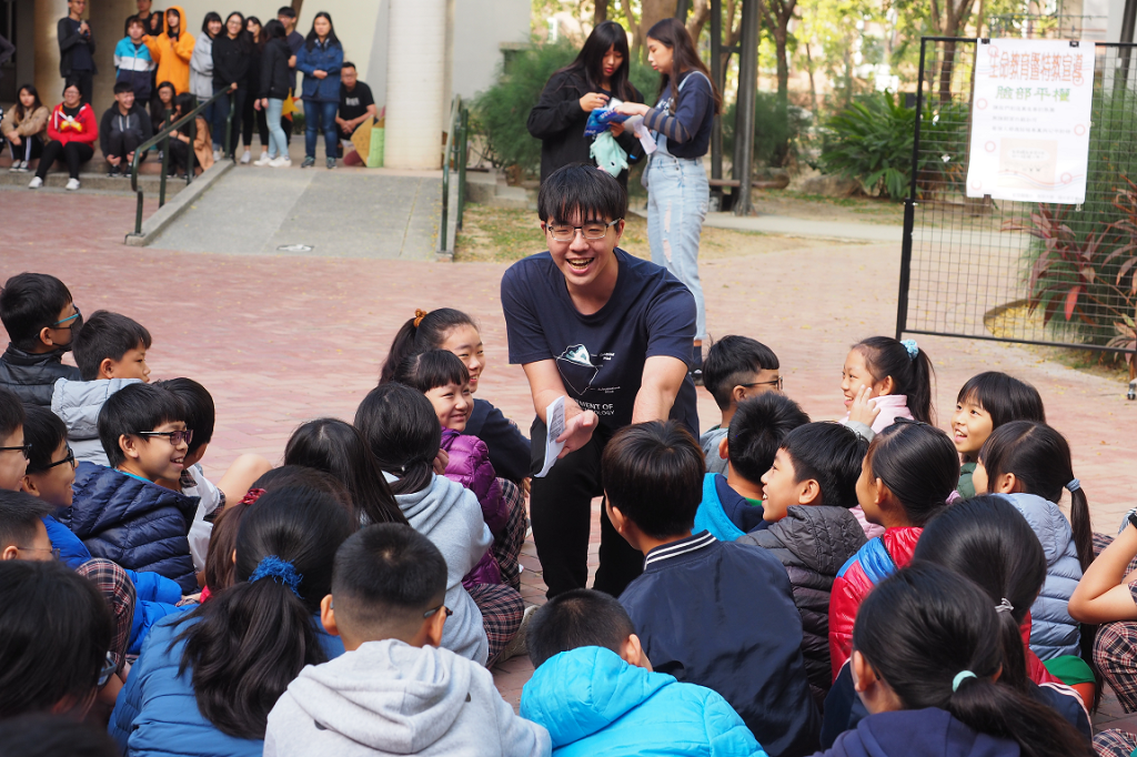 落實在地關懷 長榮大學健心系至歸仁區紅瓦厝國小宣導臉部平權