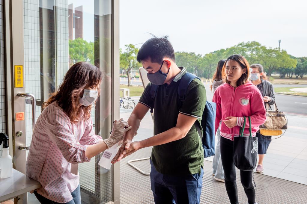 開學首日  長榮大學啟動體溫量測站