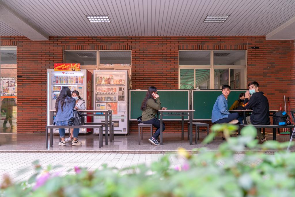 開學首日  長榮大學啟動體溫量測站