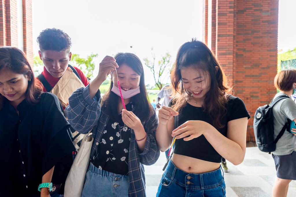 長榮大學永續學程學生宣導世界經期衛生日 邀台灣學生一同關注女性健康衛生議題