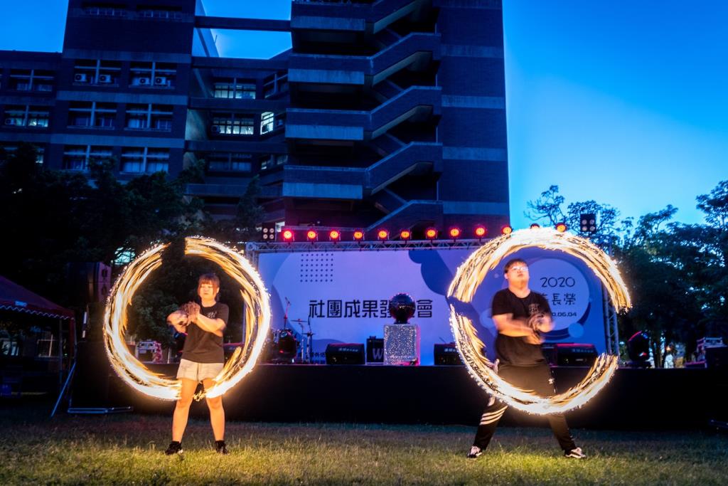 長榮大學畢業週  施放煙火祝福畢業生一飛衝天