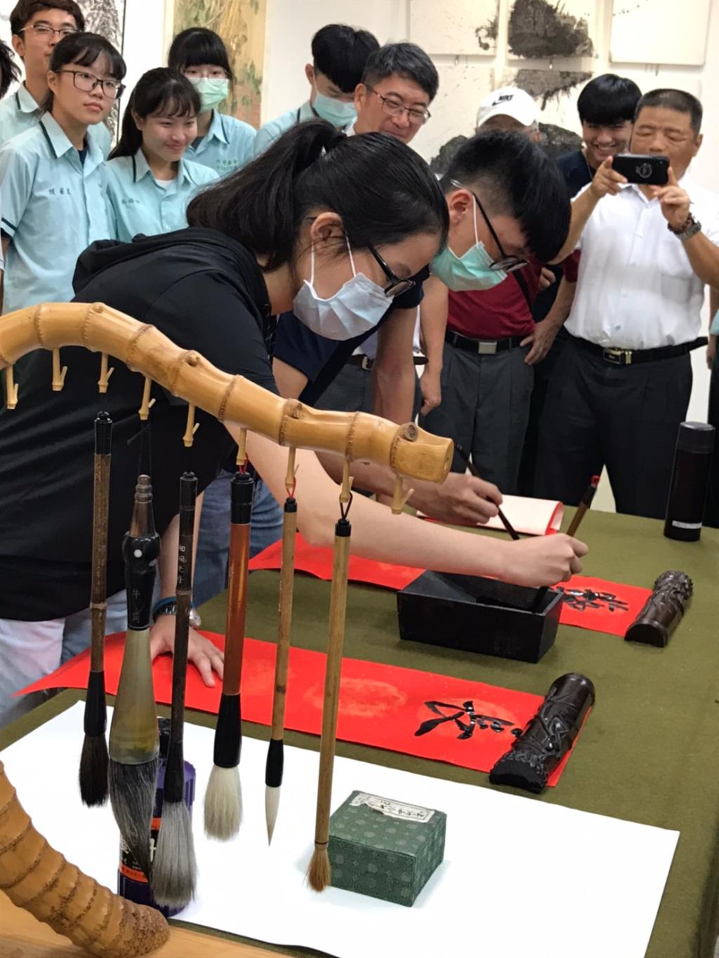 長榮大學、竹崎高中舉辦「藝期一繪」師生彩墨書法聯展