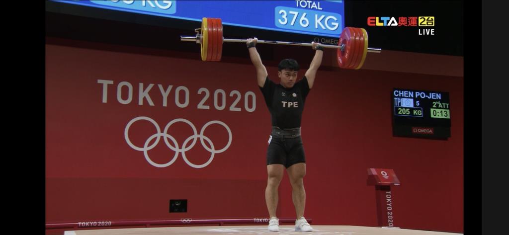 舉起奧運之夢 運技系陳柏任首次進軍東奧 勇奪男子96公斤級舉重決賽第五名