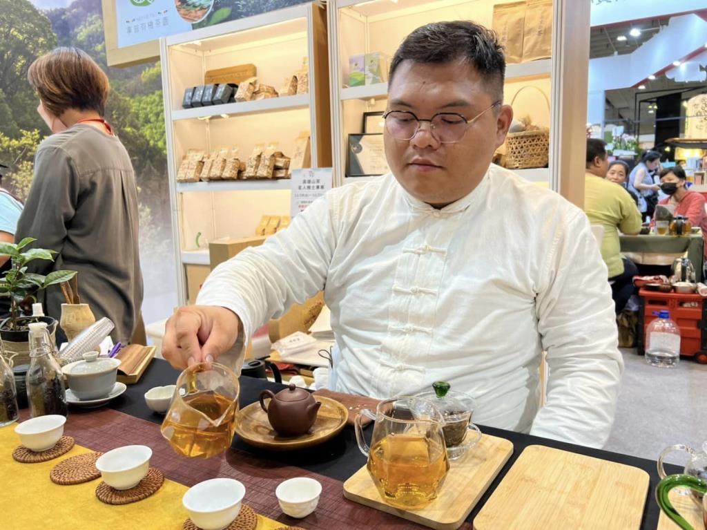 欣園製茶在台灣國際食品展推廣六龜山茶