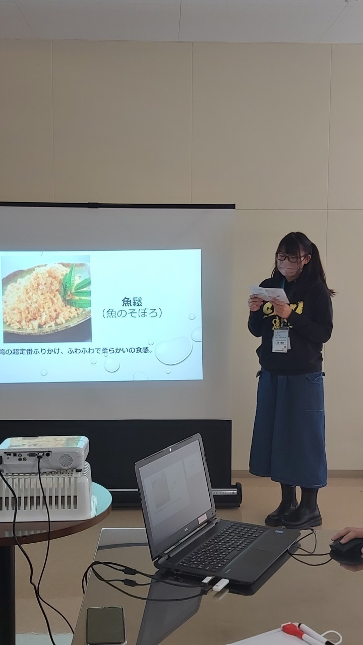 應日系學生以日語簡報，介紹台灣地方水產與加工及烹煮料理方式