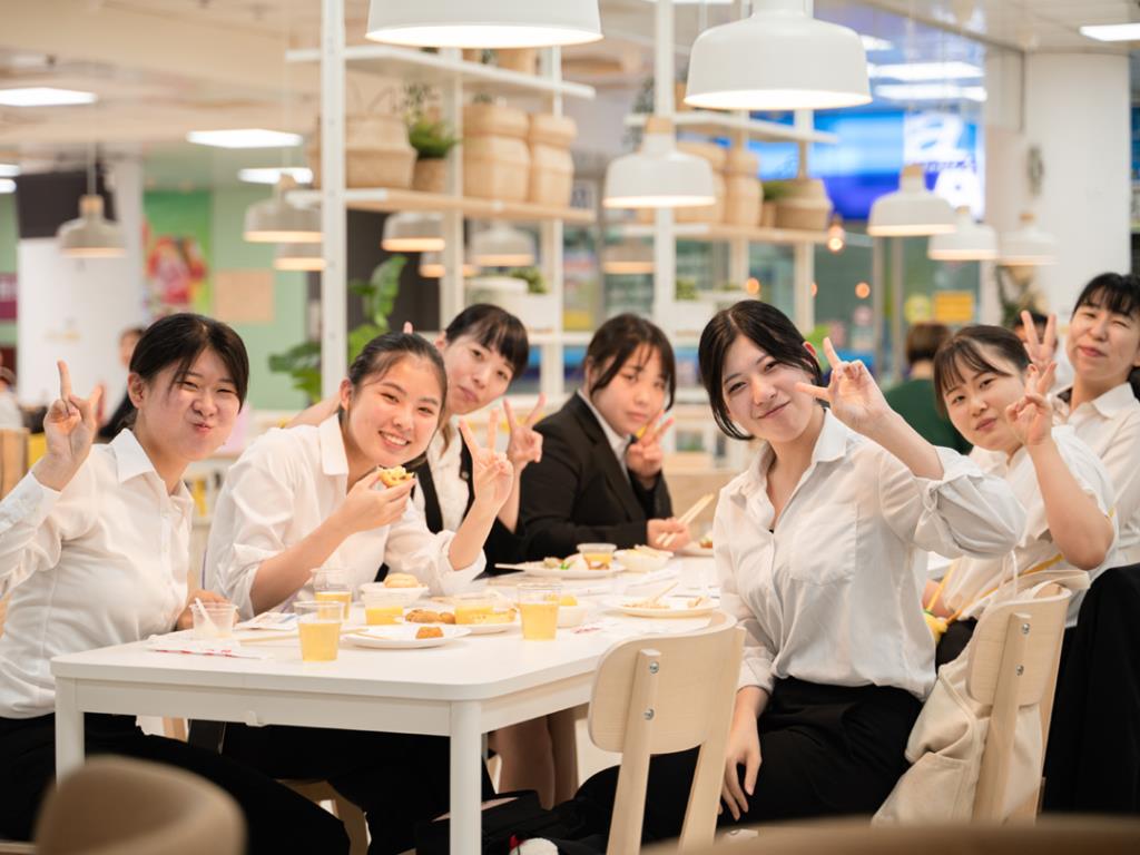 日本國際醫療專門學校學生至學生餐廳用餐