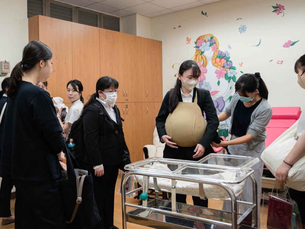 日本國際醫療專門學校同學體驗懷孕負重的辛苦