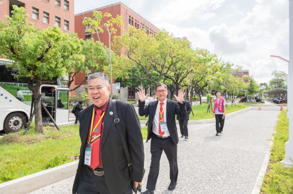 砂拉越留台同學會領袖幹部團到訪長榮大學