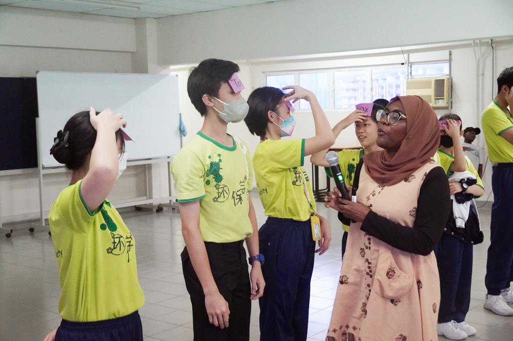IPSD學生在吉隆坡坤成中學設計破冰遊戲，活絡現場氣氛