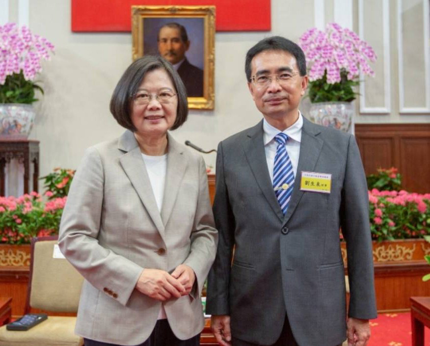 劉生泉獲蔡英文總統接見，並於總統府禮賓室合影