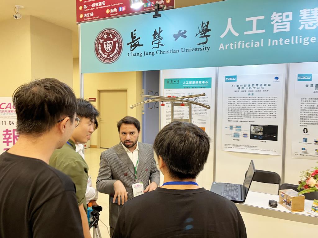 長榮大學人工智慧研究中心設有展區，展示了數位健康相關成果