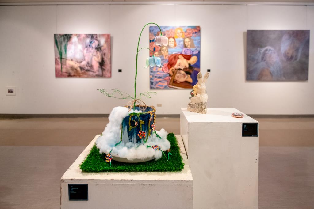 美術系112學年度系展「藝境」12月26日至29日於長榮藝廊展出