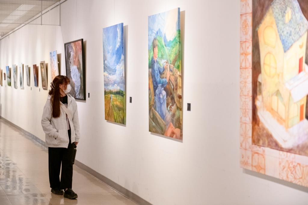 美術系112學年度系展「藝境」於長榮藝廊展出