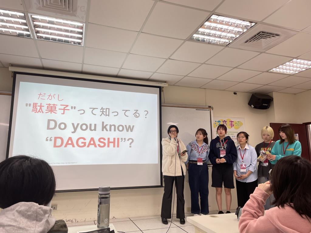 日本同學與台灣同學進行語言交流