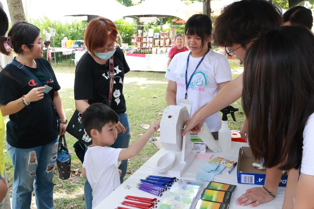 市集訪客體驗轉轉樂小遊戲