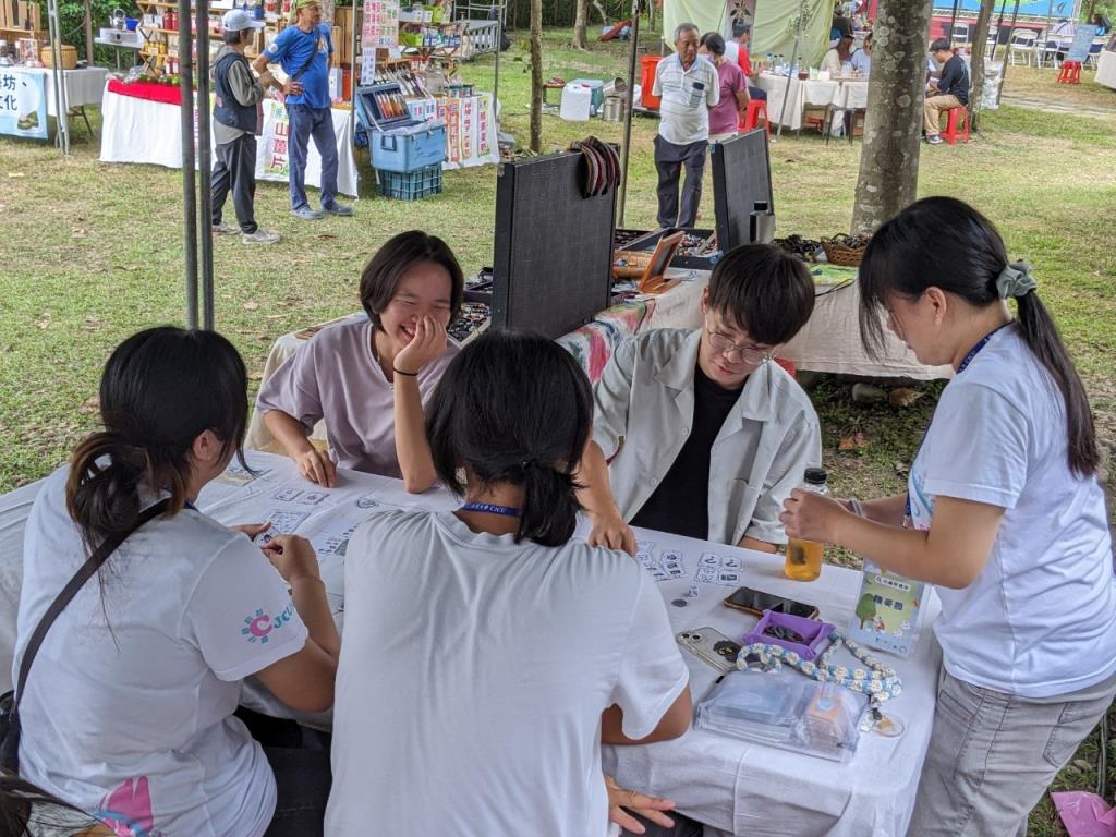 與屏科大同學交流桌遊