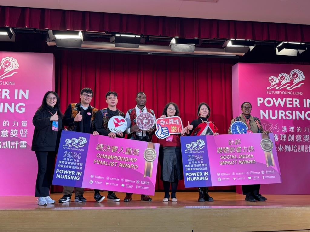 1. 長榮大學師生跨專業團隊「Care無國界」榮獲2024國際護理創意競賽「總決賽入圍」及「社群媒體影響力」獎! 長榮大學護理學系陳凱莉助理教授（右二）協長榮大學護理系四年級學生李乾龍（左三）、長榮大學永續發展國際學士學位學程學生ABEL（左三）、SINDI（右一）及台大醫院外科加護病房護理師萬軍（左二）與樹人醫護管理專科學校護理科巫曉玲助理教授（右三）