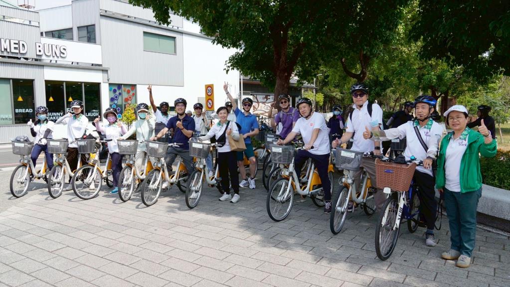 一日志工騎腳踏車的低碳遊程