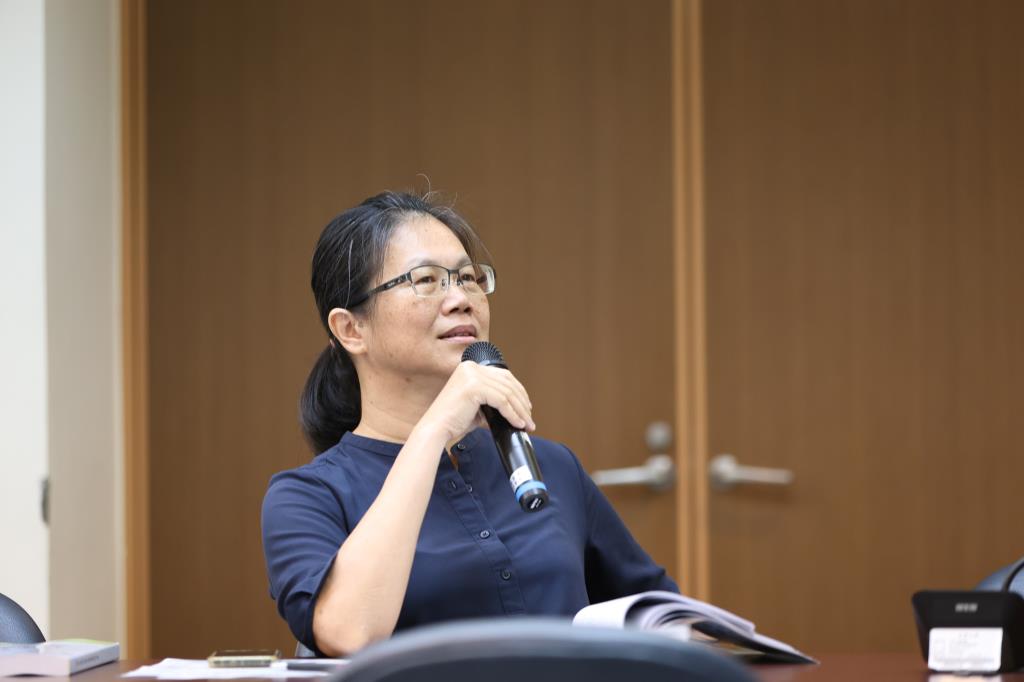 洪菁勵主任評論