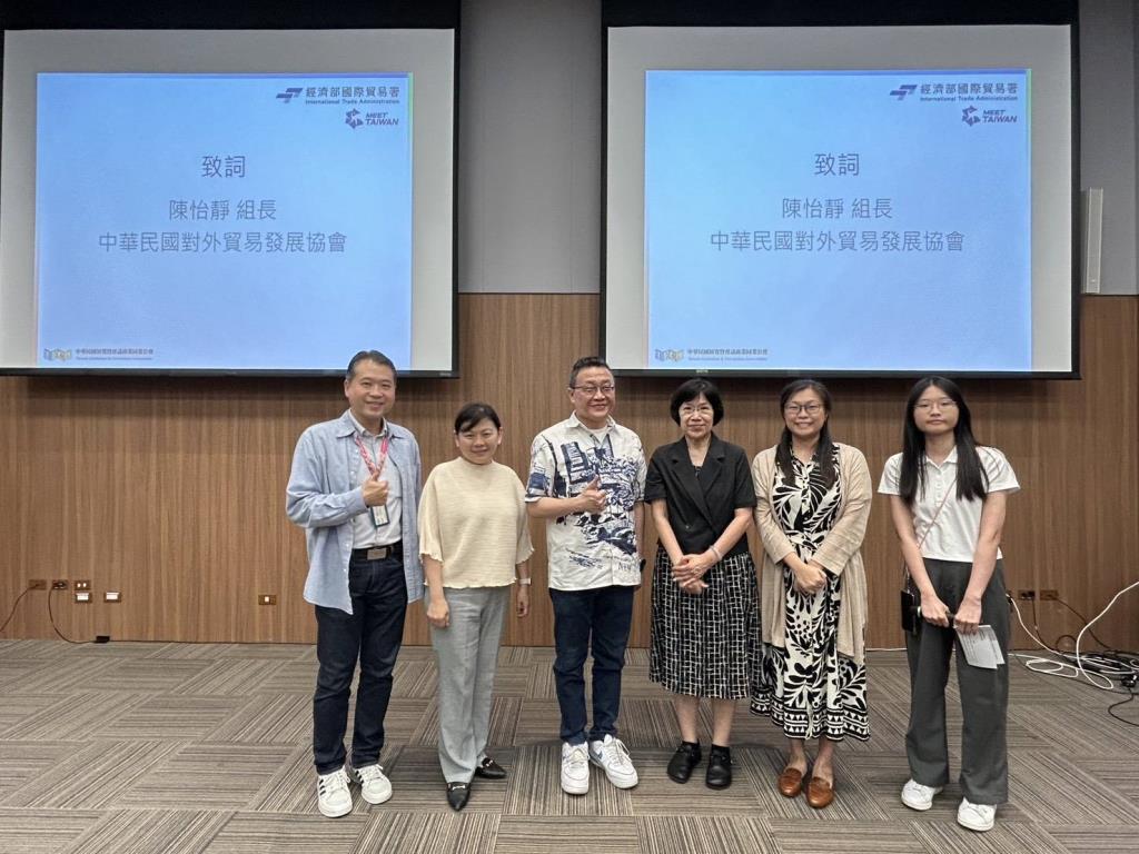 國企系莊立民主任以及何怡慧老師，與中華民國展覽暨會議商業同業公會及集思國際會議顧問有限公司相關主管合影