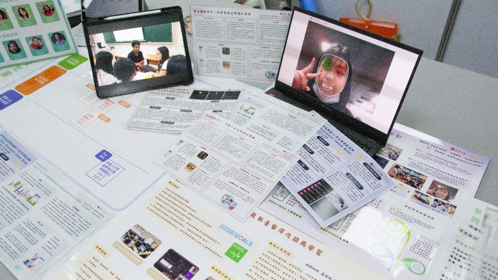 「智慧健康人文跨域計畫：AI+與新臺客的相遇」擺設攤位展現計畫成果