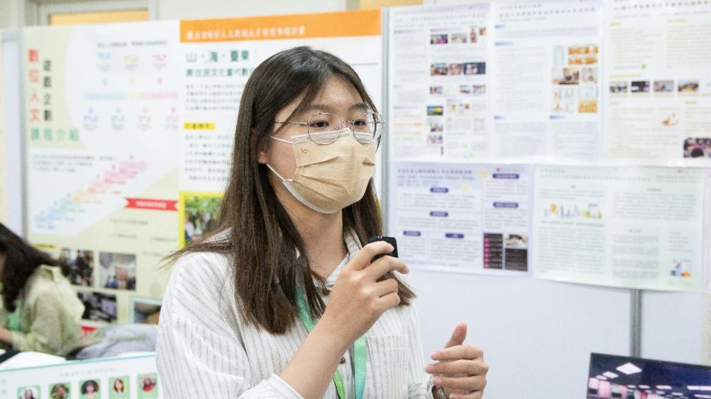 本校心理系學生於成果發表活動中進行課程成果分享，充分展現課程所學與實務應用能力