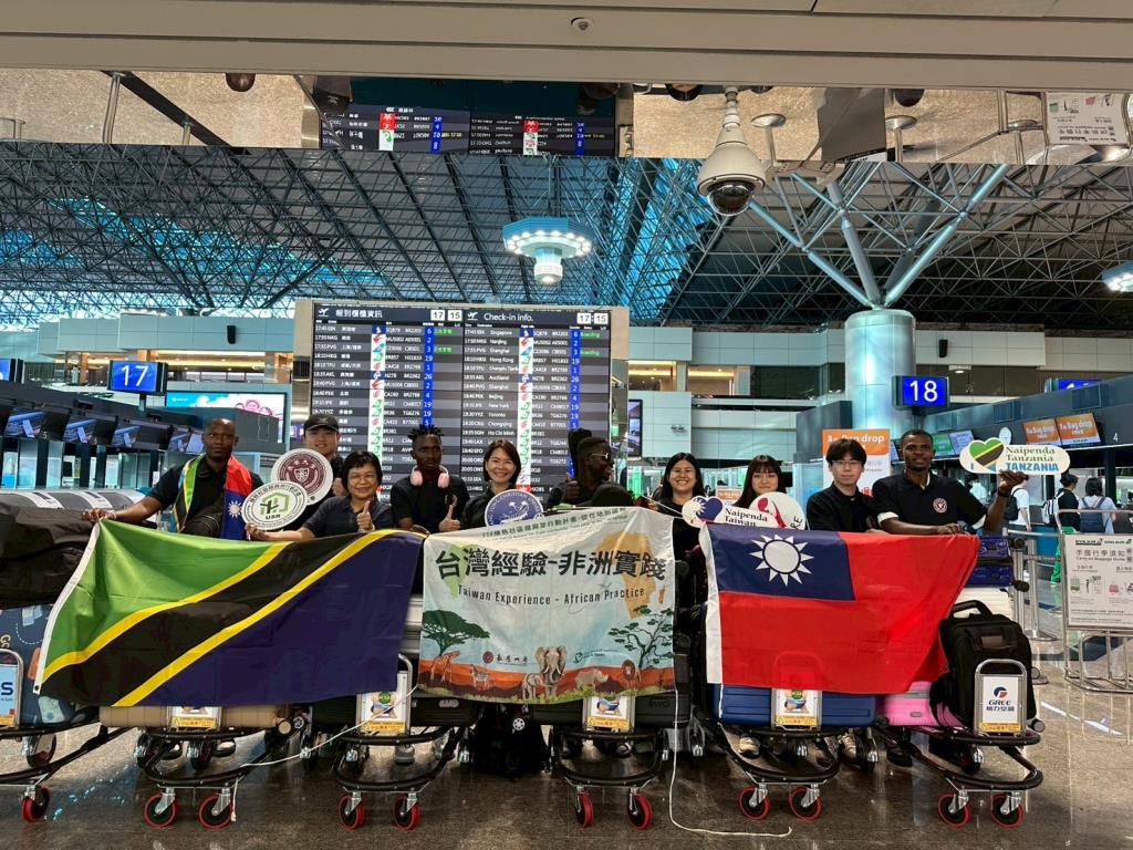 於桃園機場出發前往坦尚尼亞