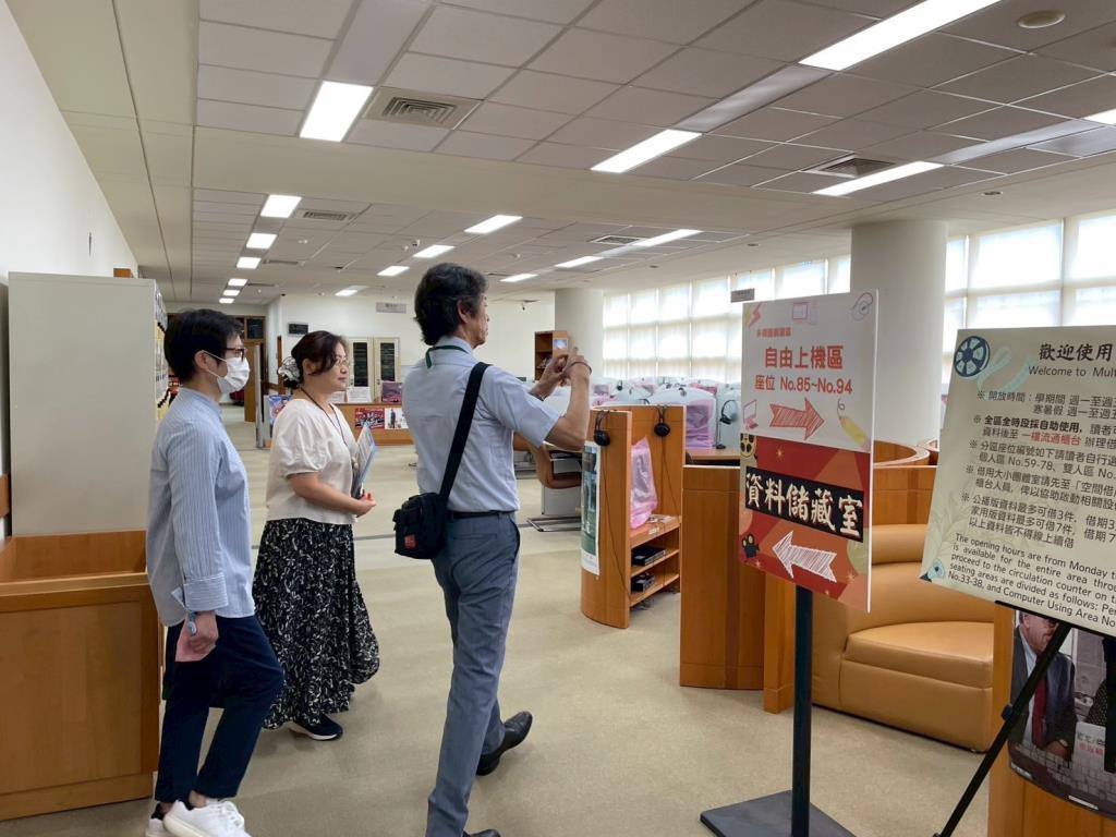 校園導覽-參訪圖書館多媒體視聽區