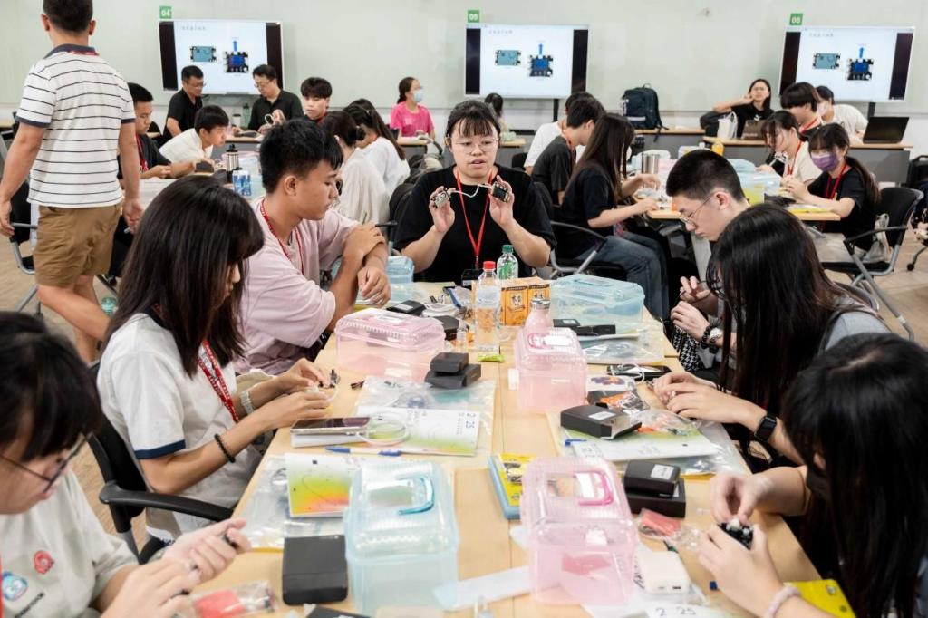 學員進行實作課程