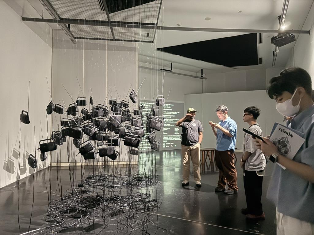 參訪Ilham Gallery，由策展助理 Azzad 帶領導覽