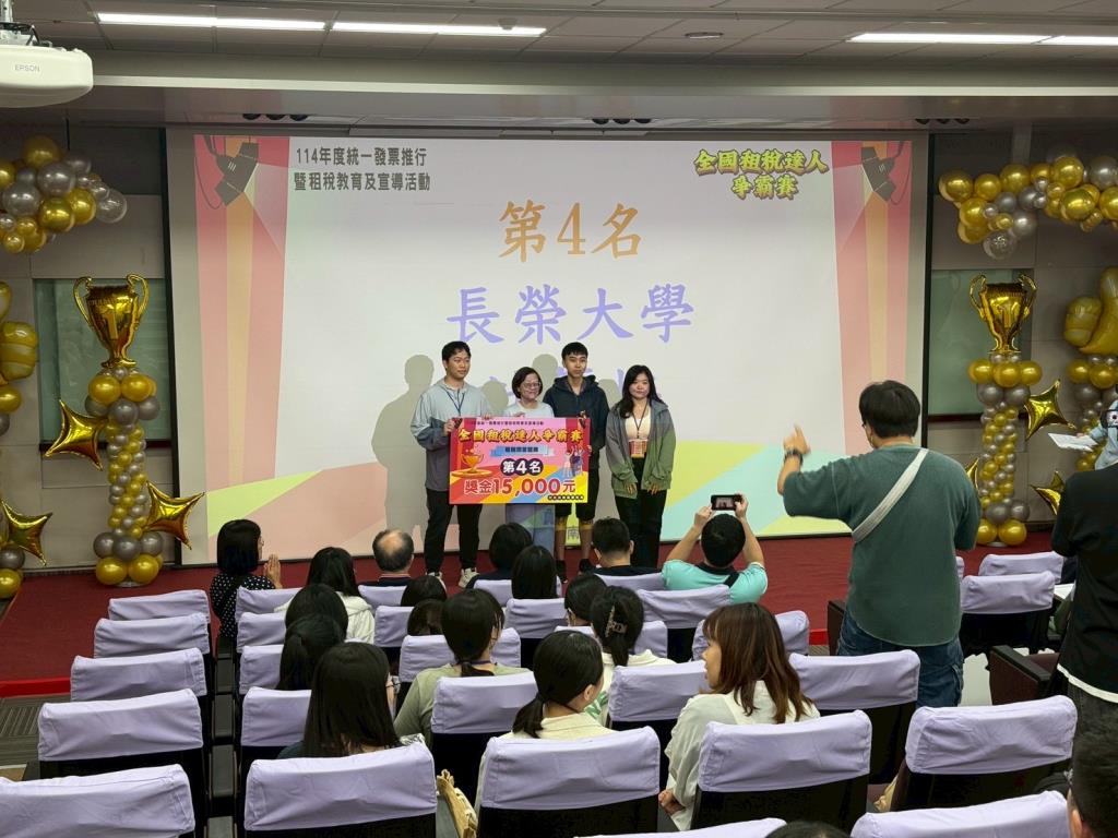 「計算機」隊合影留念