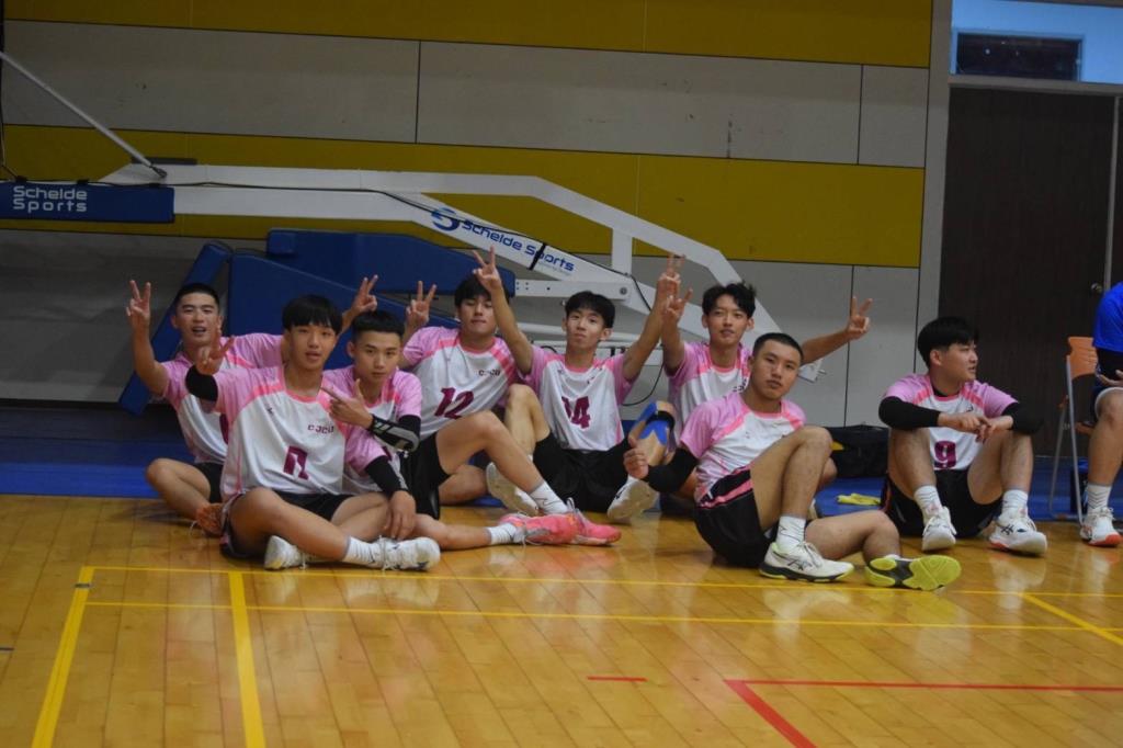 本校男排於「114年南大盃排球邀請賽」勇奪亞軍