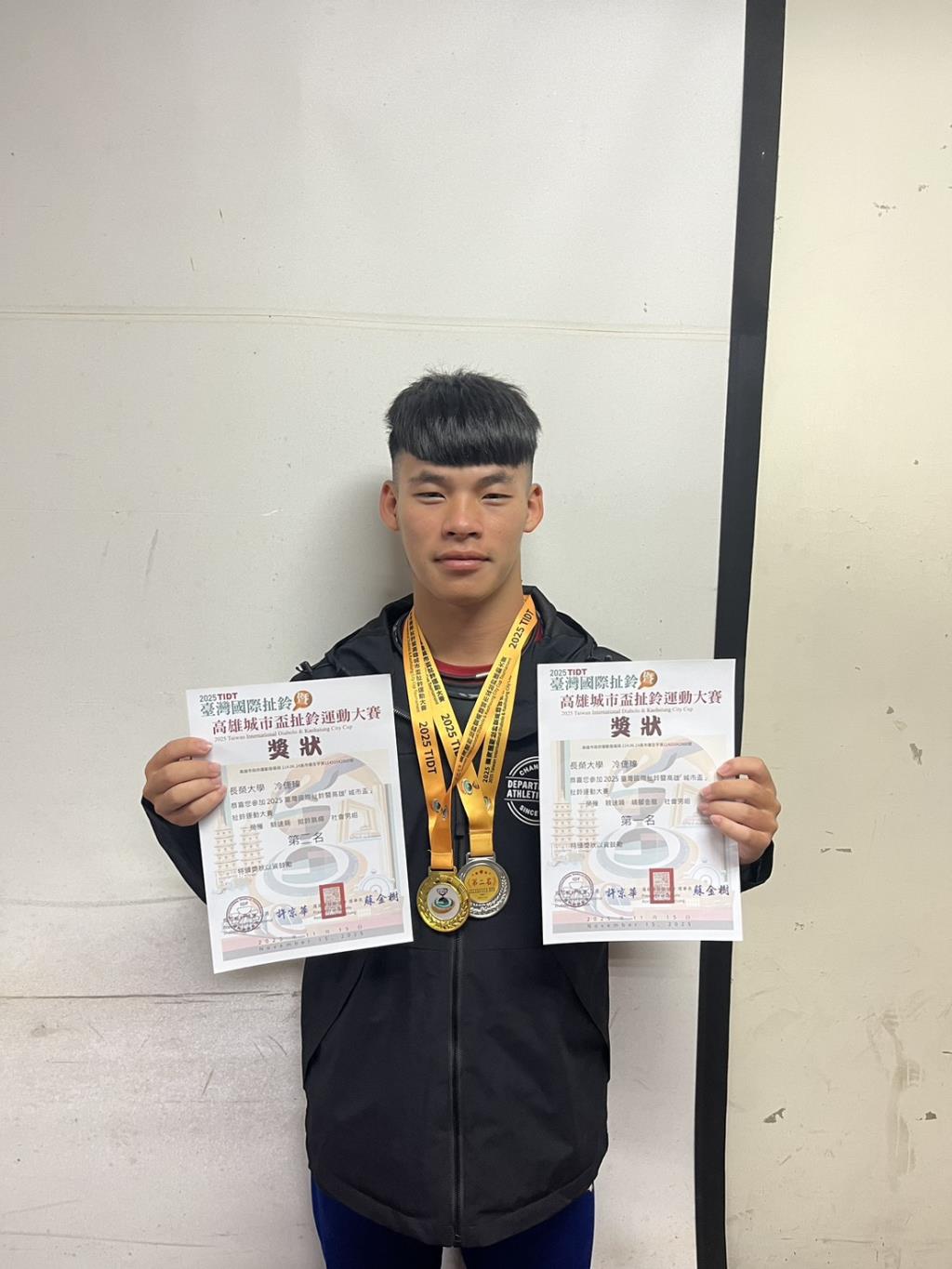 冷倢瑋勇奪「繞腳競速公開組」第一名、「拋鈴跳繩競速公開組」第二名