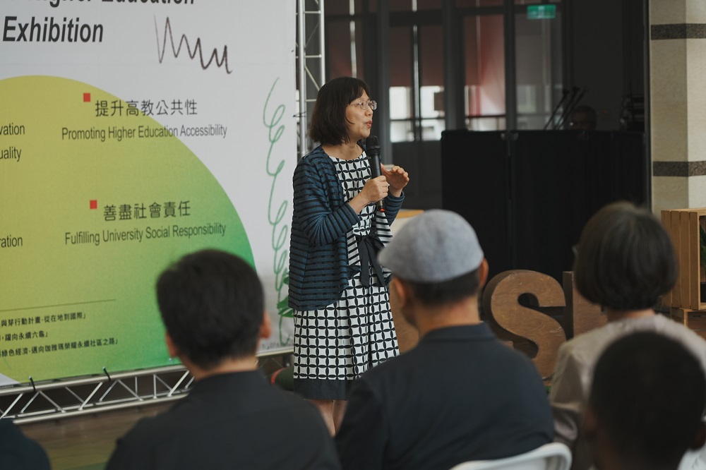 本校丁碧慧教務長於開幕式致詞，強調本校3件USR計畫與高教深耕計畫共同推動長榮大學之社會實踐與教學創新