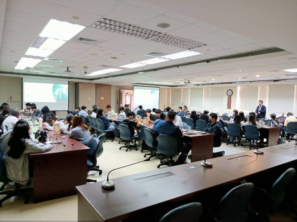 張智傑執行長演說與互動