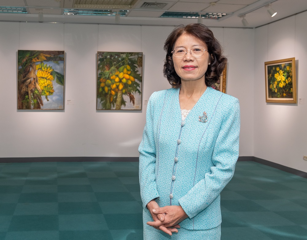 長榮大學副教授黃美賢「綠園恩光」花果油畫展於國立嘉義大學展出