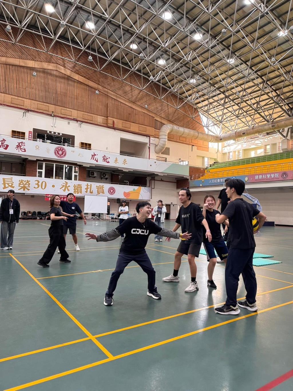 Carl Ivan Baleros參與國際室舉辦的「2025國際學生運動會」，以前他因氣喘問題會避免激烈運動，這次他挑戰自己，有限度的嘗試