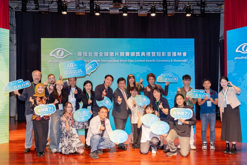 「尋找台灣 #FindingTAIWAN全球徵片競賽」得獎者合影(圖/外交部)