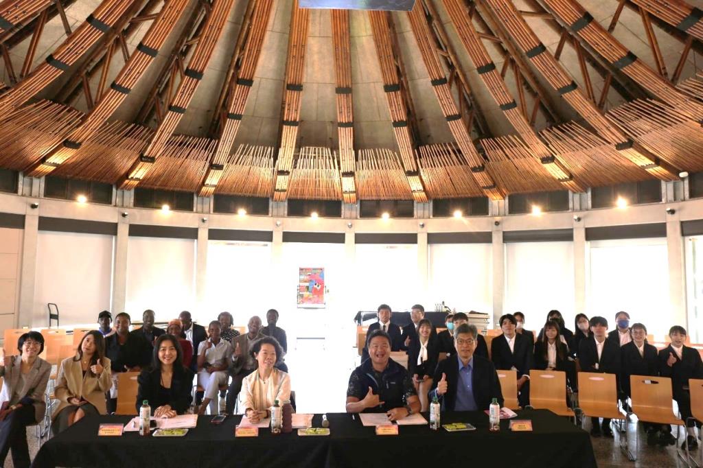 孫惠民校長與參賽隊伍合照