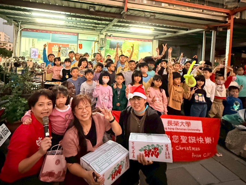 國際愛美語學校聖誕報佳音