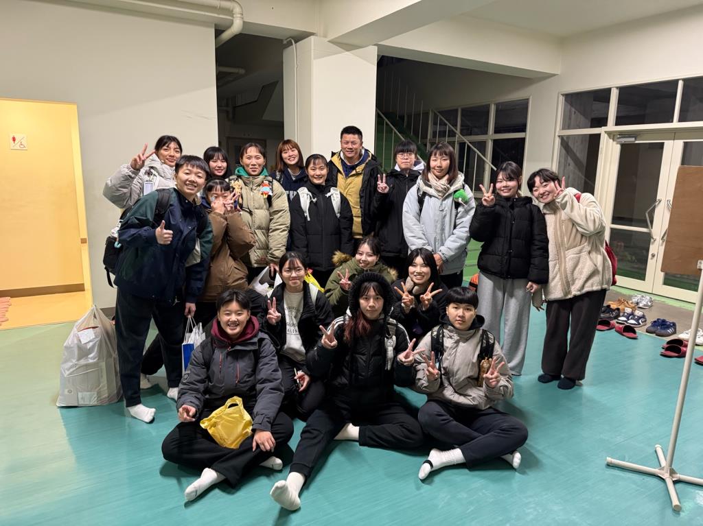 長榮女籃與大阪女學院大學女籃合照